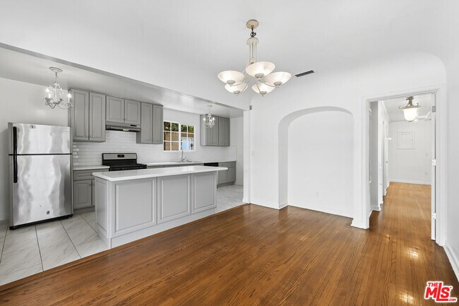 Foto del edificio - 2132 Cove Ave