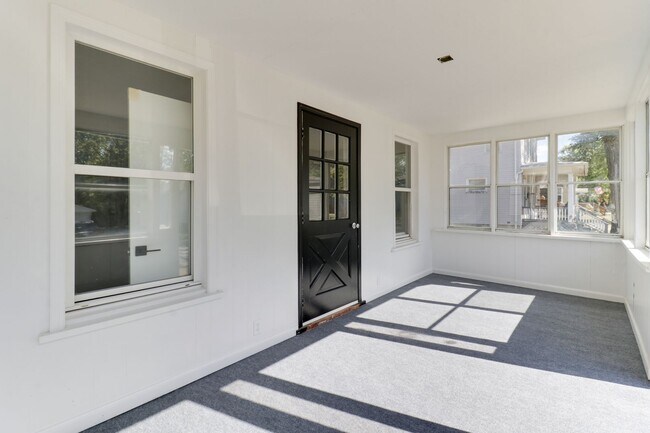 Foto del edificio - Renovated 2 Bedroom Home!