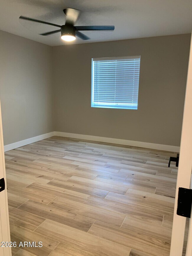 Foto del edificio - 3415 E Sheridan St