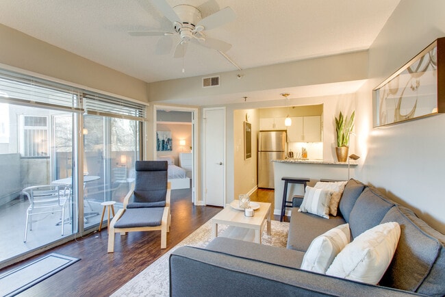 Building Photo - 900 19th Ave S