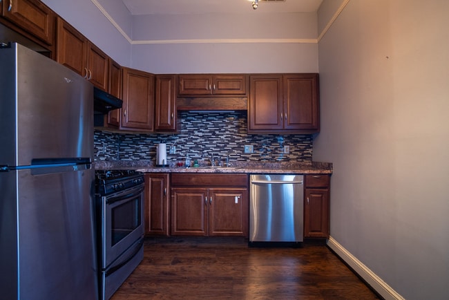 Building Photo - 789 Lake Ave NE