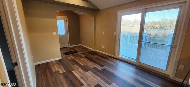 Foto del edificio - 494 Otterhole Rd