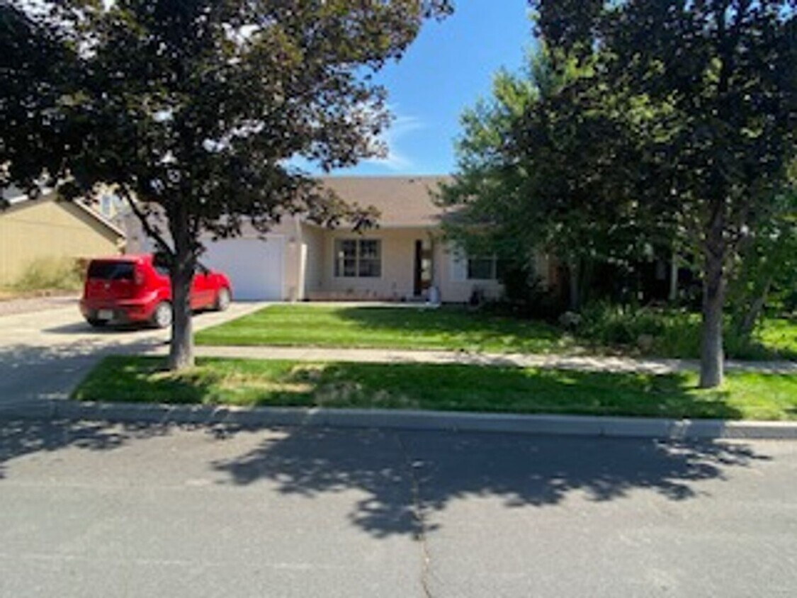 Primary Photo - NW Redmond on a Humongous! LOT