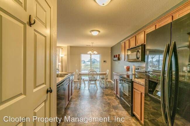 Foto del edificio - 3 br, 3 bath House - 2104 Marina Rd SE