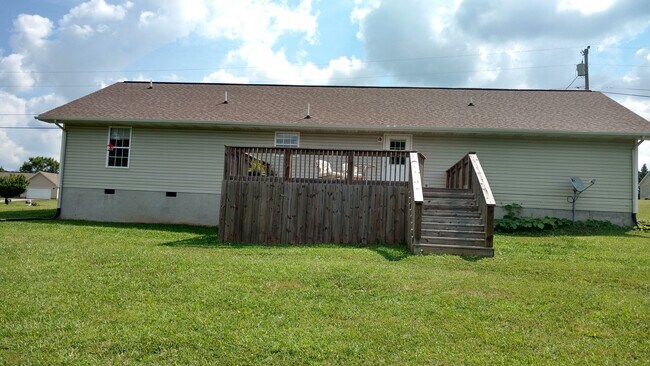 Building Photo - 2079 Strawberry Dr