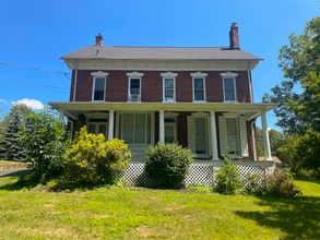 Building Photo - 103 Main St