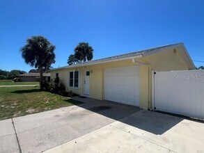 Building Photo - 5231 Pompano Rd