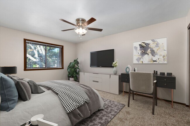 Building Photo - Beautiful Newly Renovated 4 Bedrooms and 2...