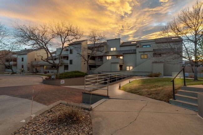 Flatiron View Retreat with Vaulted Ceilings & Private Balcony - Flatiron View Retreat with Vaulted Ceilings & Private Balcony Apartment
