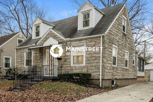 Building Photo - 4 Bedroom Pet-Friendly Home in Louisville, KY with Main Street Renewal