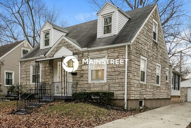 Foto del edificio - 4 Bedroom Pet-Friendly Home in Louisville, KY with Main Street Renewal
