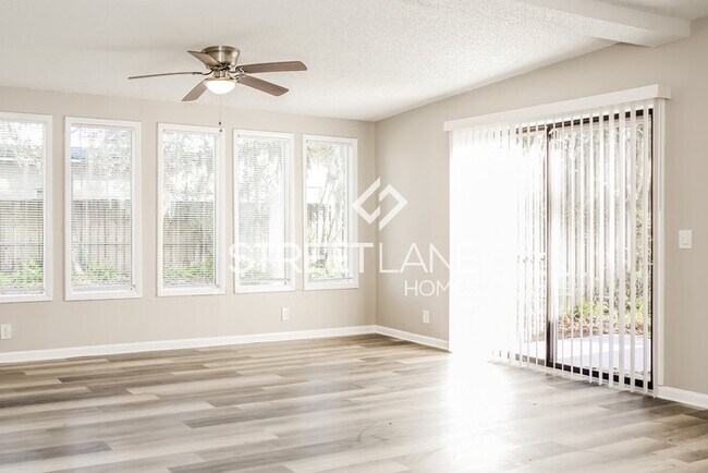 Foto del edificio - $500 OFF FIRST FULL MONTHS RENT.