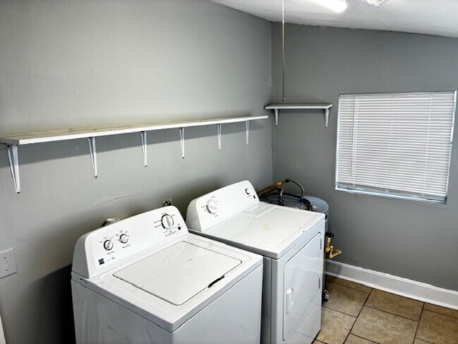 Building Photo - 579 Chestnut Dr