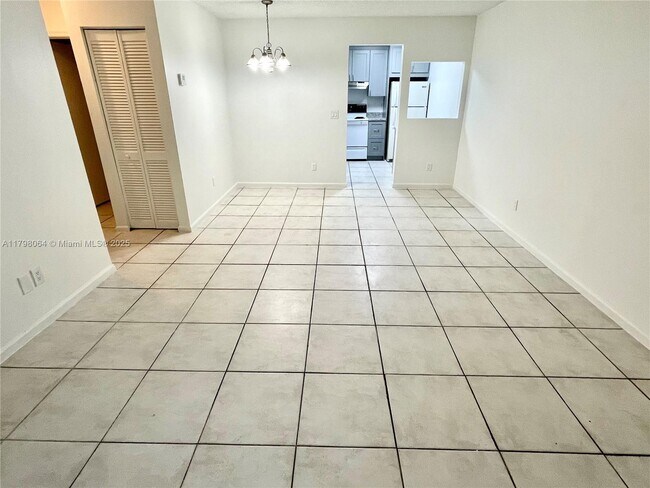 Foto del edificio - 10992 Royal Palm Blvd