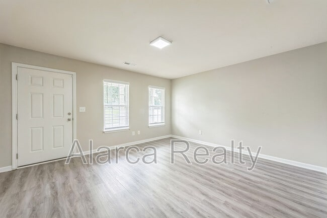 Building Photo - 861 Plaza Walk Dr
