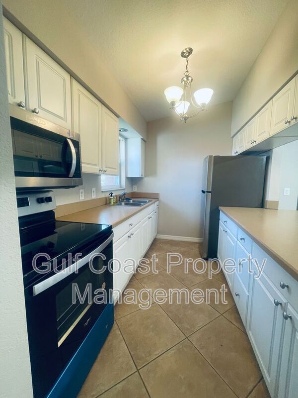 Foto del edificio - 1609 Harmony Dr