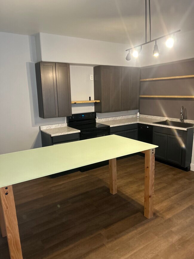 Foto del edificio - 9511 Gentry Ave