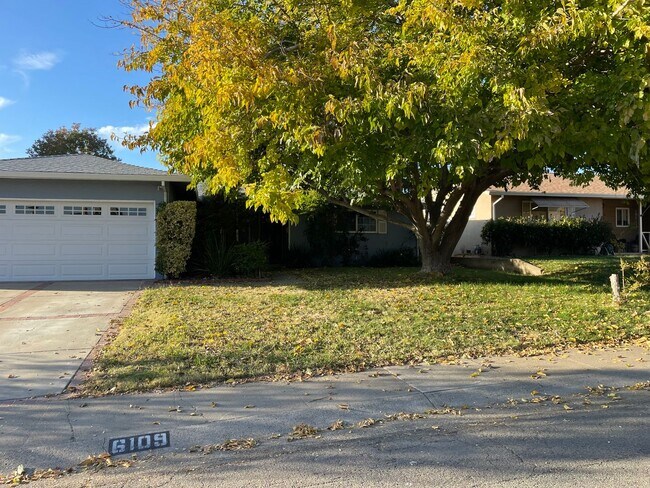 Building Photo - 6109 Golden Dawn Way