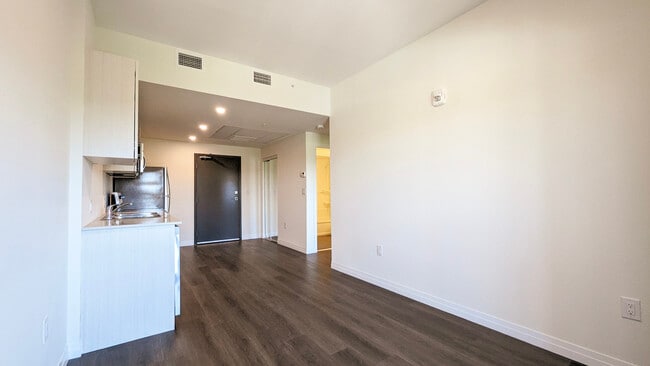 Building Photo - Spacious One-Bedroom Unit In Downtown Kitchener