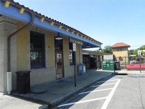 Building Photo - 1 Consulate Dr