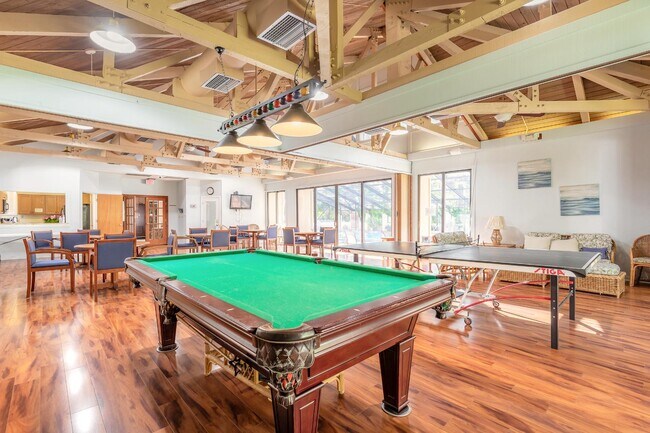 Foto del edificio - 24 Pinehurst Pl