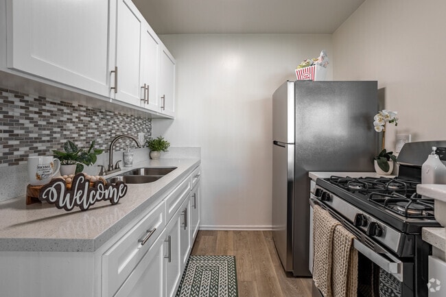 1BR, 1BA - 586SF - Anaheim Place