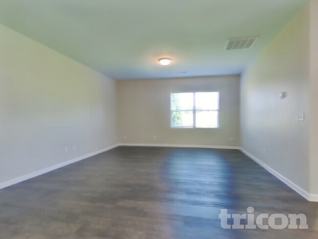 Foto del edificio - 1035 Lonergan Cir