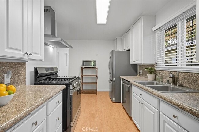 Foto del edificio - 5210 Ventura Canyon Ave
