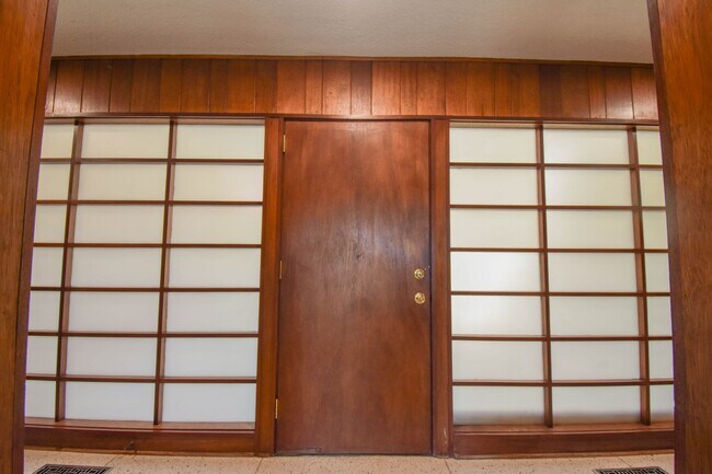 Foto del edificio - 4 Bedroom 3.5 Bathroom On The Lake!