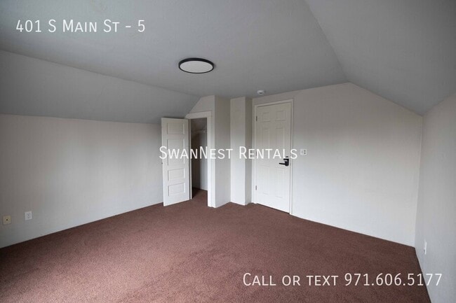 Building Photo - 401 S Main St