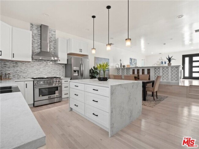 Foto del edificio - 17601 Rhoda St