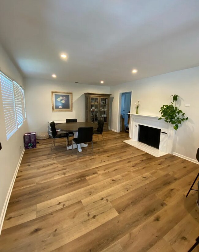 Foto del edificio - 5840 Allott Ave