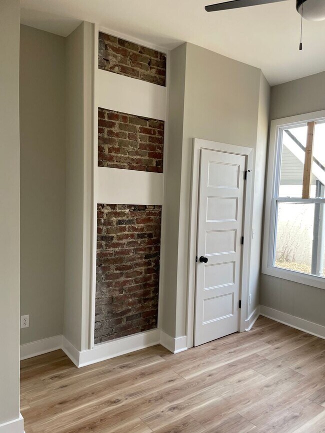 Building Photo - Shelby Park Amazing Newly Renovated 2 Bedroom House