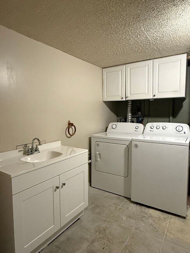 Foto del edificio - 3 bd / 1.5 bth Single Family Home in Quake...