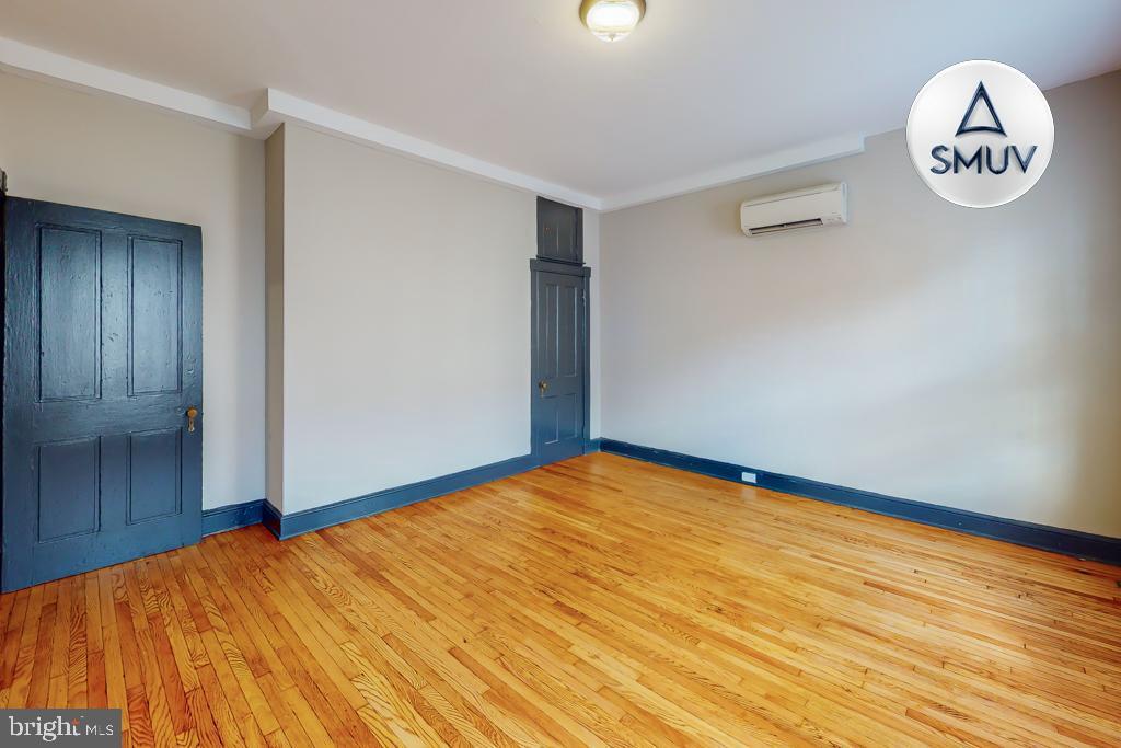 Foto principal - 24 E Madison St