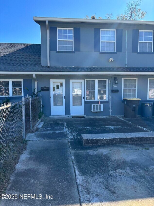 Foto principal - 5340 Kingsbury St