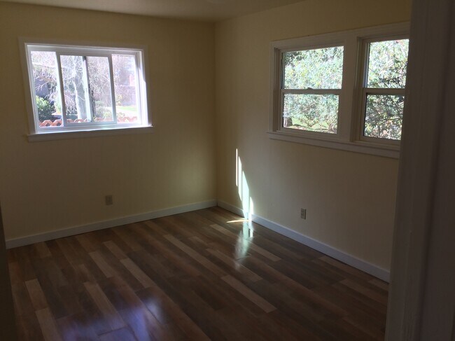 Foto del edificio - 16361 Mallory Dr