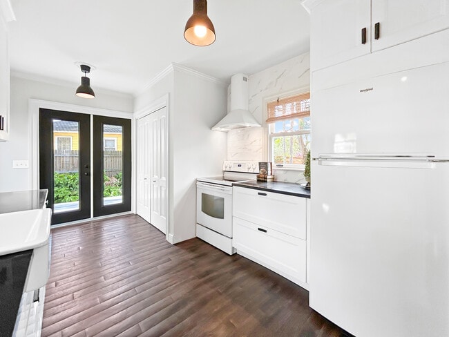 Building Photo - 3303 N Perry Ave