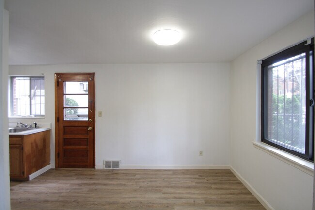 Foto del edificio - 421 Franklin Ave