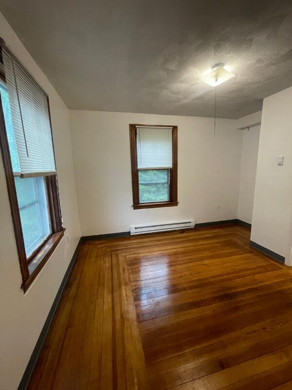 Primary Photo - 71 Peck St