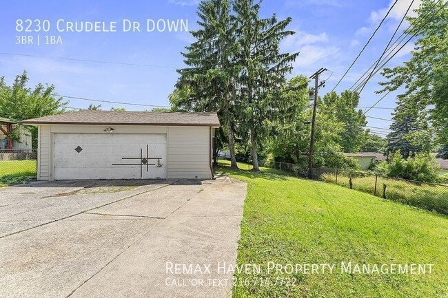 Building Photo - 8230 Crudele Dr DN, Garfield Heights -Spac...