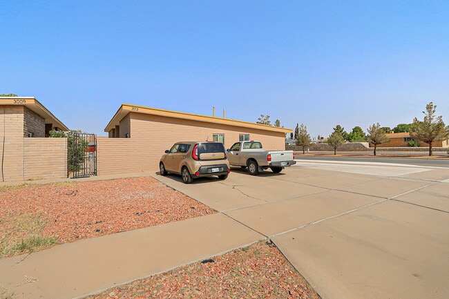 Building Photo - 3013 Beachcomber Dr