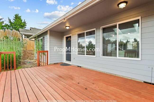Foto del edificio - Beautifully Updated Three Bedroom Home in ...