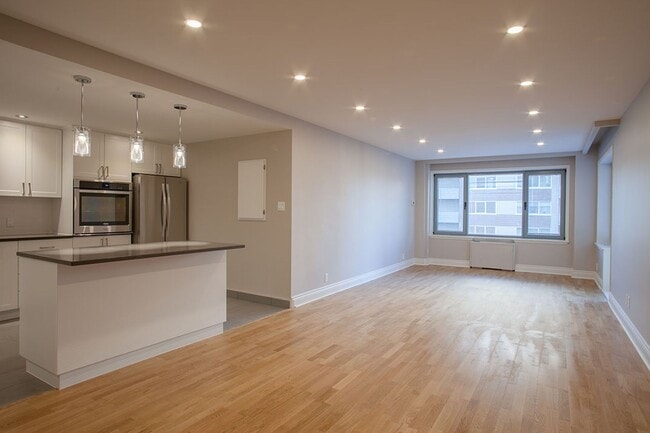 Building Photo - 3468 Rue Drummond