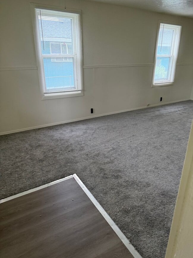 Building Photo - Cute 3 bed house, Great price!