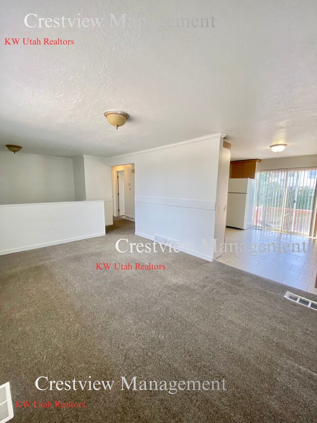 Building Photo - Spacious Home in Magna – Convenient Location!