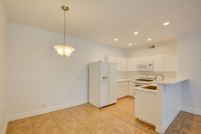 Foto del edificio - Beautiful 1 BR 1 Bath condo in Green Valle...