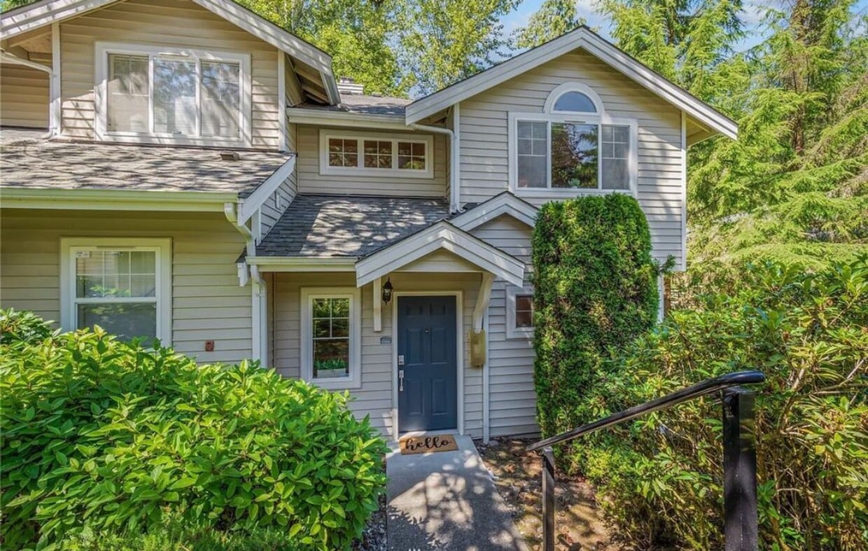 Primary Photo - 3 Bed, 2.5 bath Townhome w/1-car garage in Highland Park neighborhood of Renton, $3,050/mo.