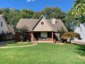 Building Photo - 1414 Golf Course Dr