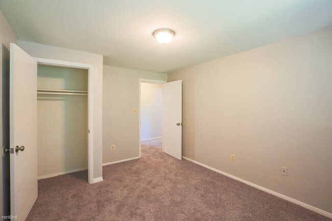 Building Photo - 904 Woodson Rd